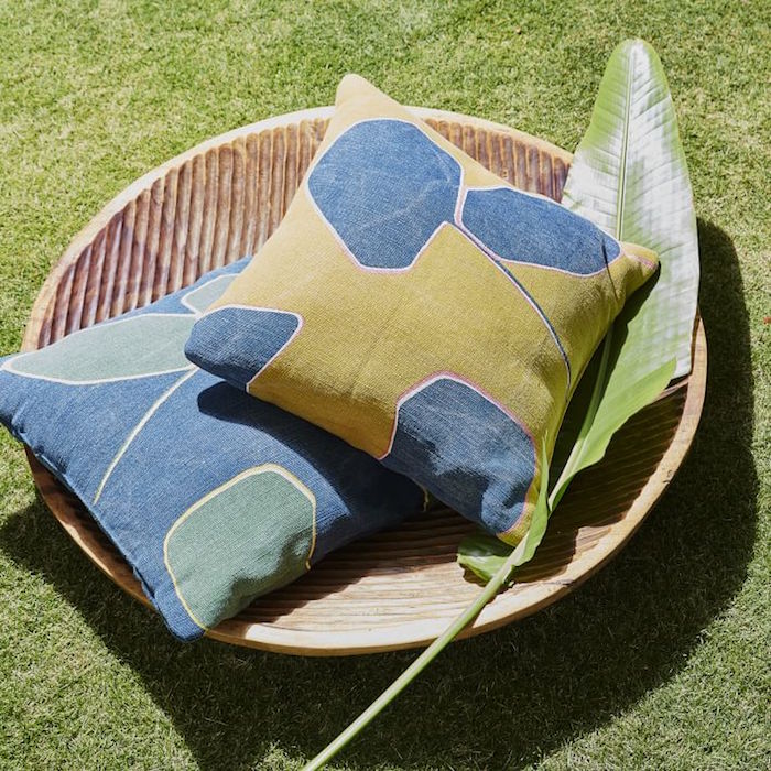 outdoor-jumbo-leaf-pillow-o